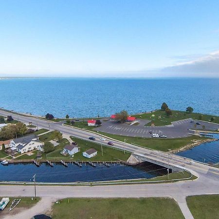 Cozy Tawas City Home With Views Of Lake Huron! 외부 사진