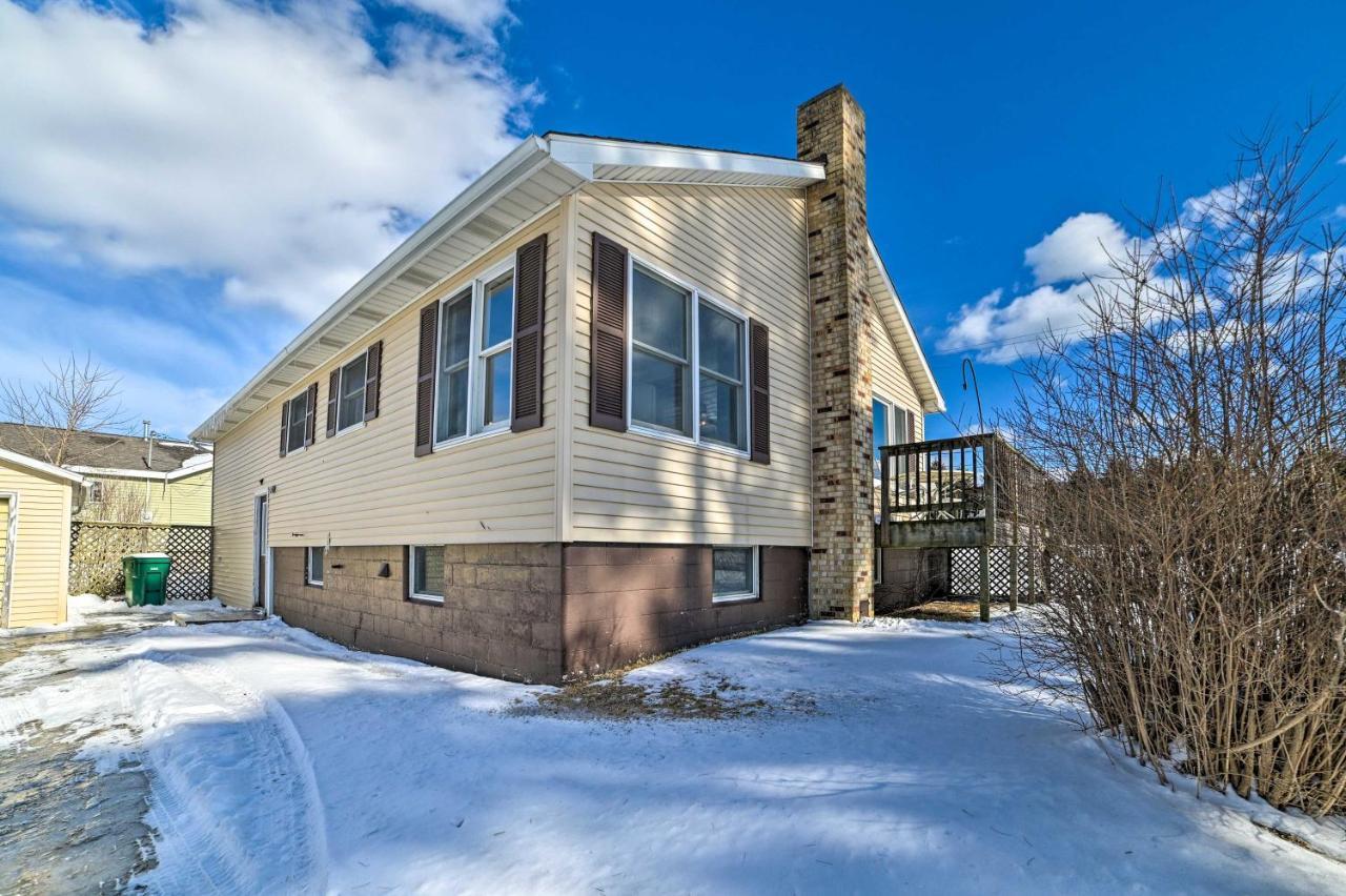 Cozy Tawas City Home With Views Of Lake Huron! 외부 사진